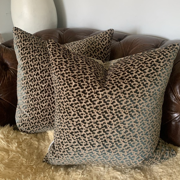 Set of 2 Leopard Print Throw Pillows velour‎ printed textured velvet down insert - Picture 12 of 13